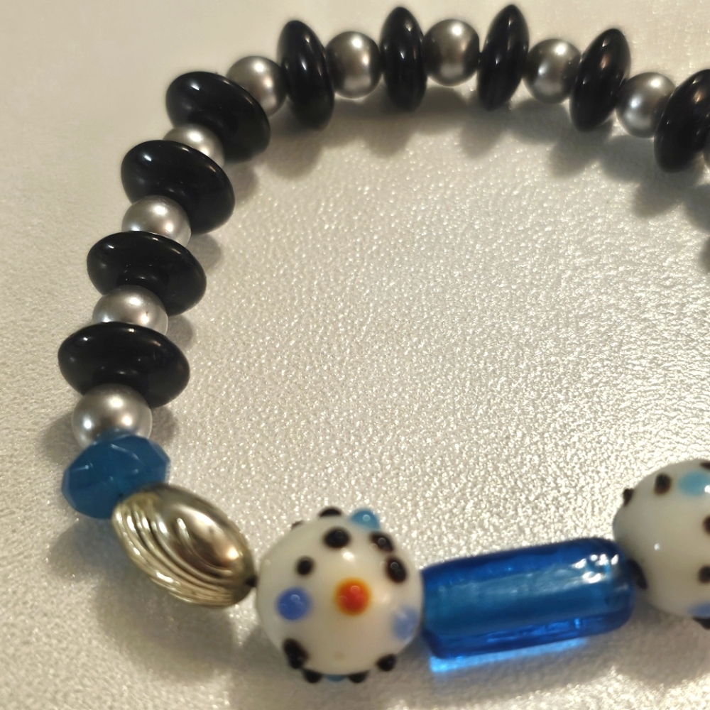 Blue Obsidian and Black Agate Beaded  Bracelet. - Picture 2 of 5